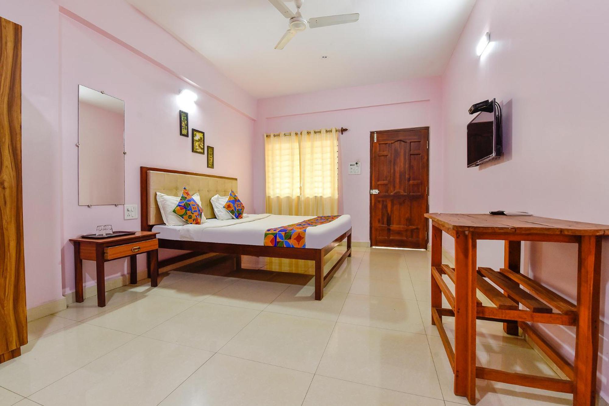 Fabexpress Morjim Paradise - Nr Morjim Beach Exterior photo